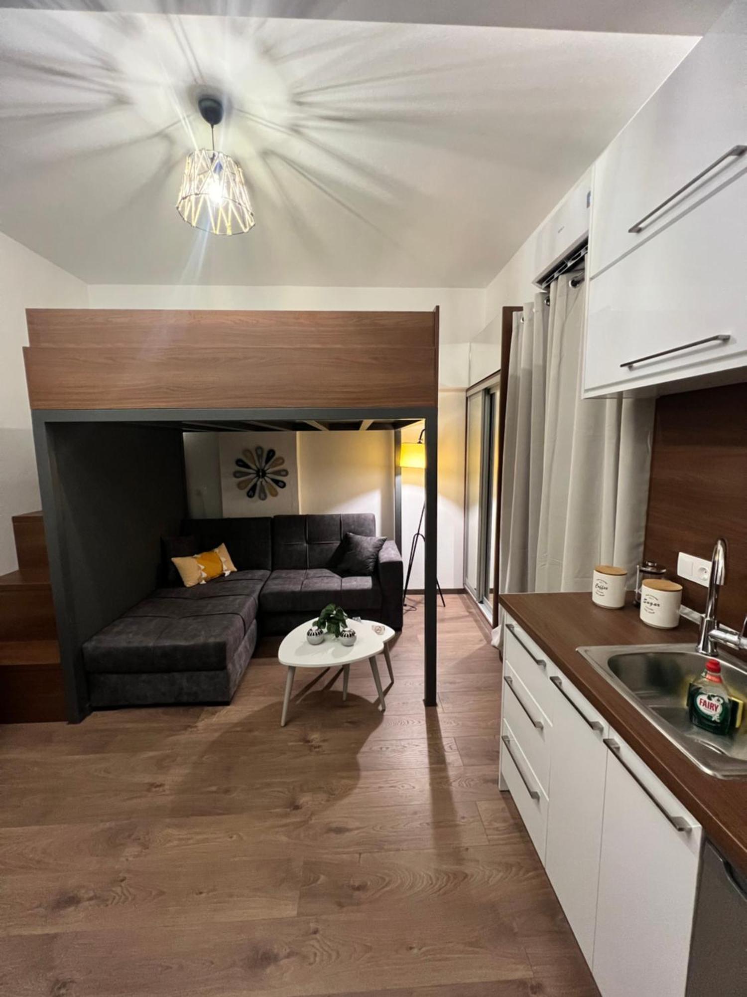 Modern Tiny House In Volos Exterior foto
